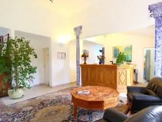 Hoteliere A Trama Отель