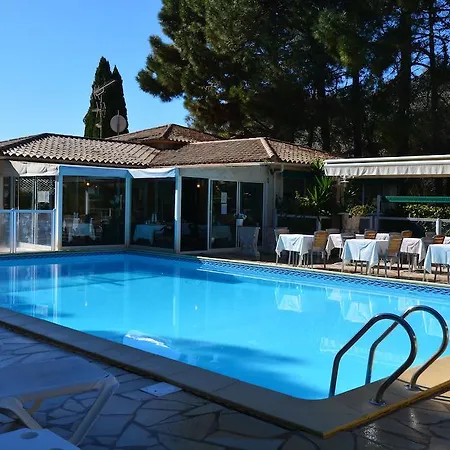 Hoteliere A Trama Бонифачо